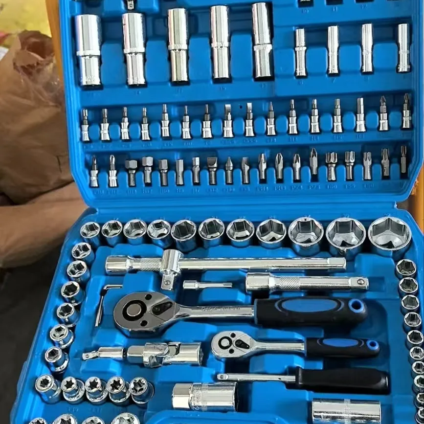 Socket wrench tool set
